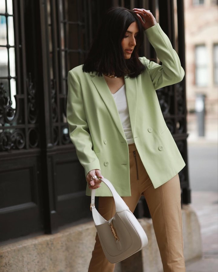 Instagram post by @achiquepeek for BCBGMAXAZRIA. Caption reads: [...] up my spring wardrobe with @bcbgmaxazria .....