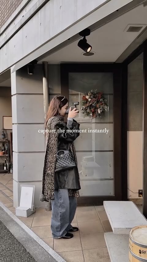 Instagram post by @lizeatery for Polaroid. Caption reads: [...] lights, and just enjoying the season.
The....