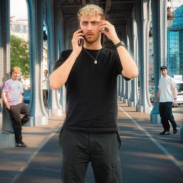 Instagram post by @sora for Disney+ FR. Caption reads: Les amis je viens de recevoir un appel très grave,....