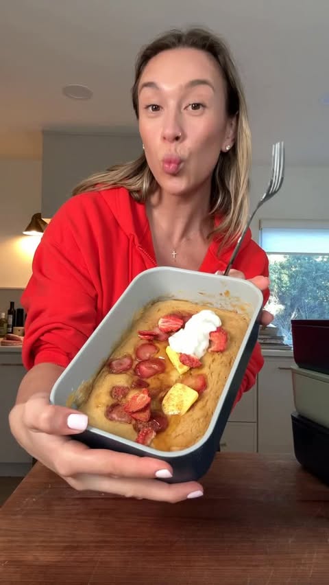 Instagram post by @victoriatschoppp for Orgain. Caption reads: [...] PREP PANCAKE BOWLS (30g protein) 🥞

I use....