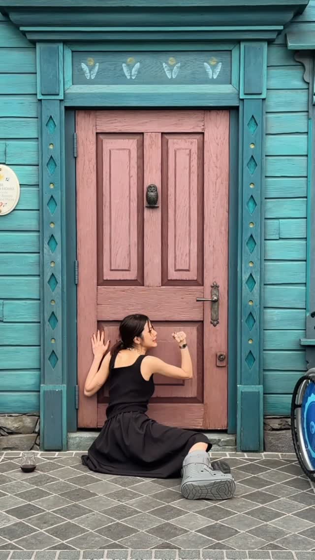 Instagram post by @jenaanna for Pomelo Fashion. Caption reads: 👩🏻‍🦯

Dress : @pomelofashion.