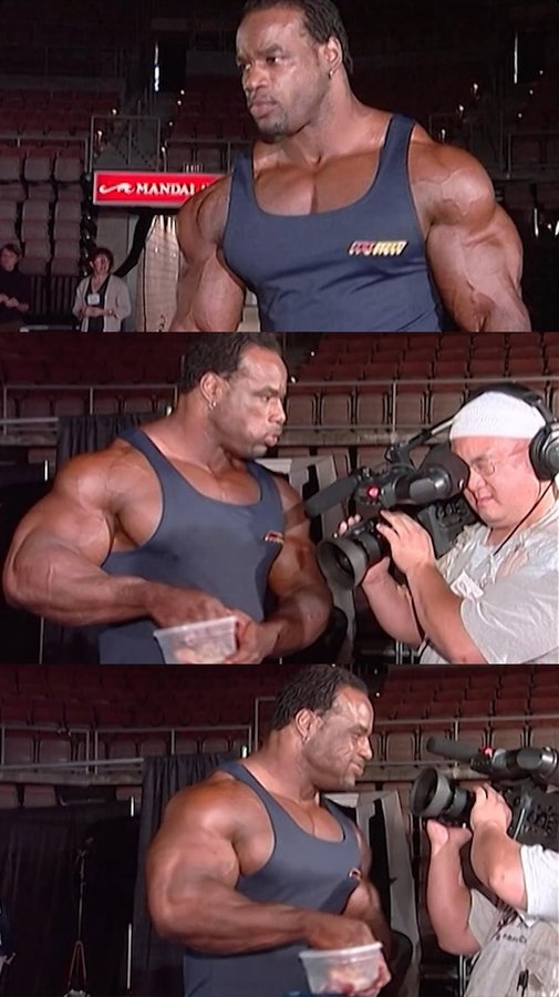 Instagram post by @goldenlegendaryphysiques for FLEX Magazine. Caption reads: 2001 @mrolympiallc PUMP UP ROOM 🔥....