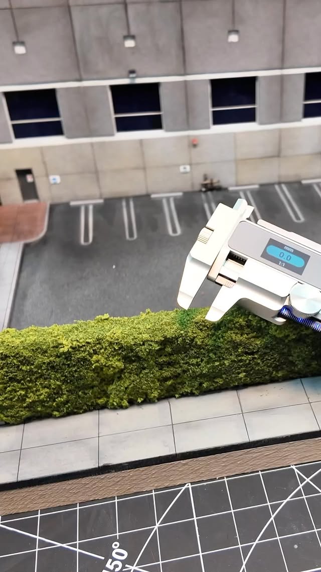 Instagram post by @davidminiatures for HOZO Design. Caption reads: [...] it can calculate the scale for you!....