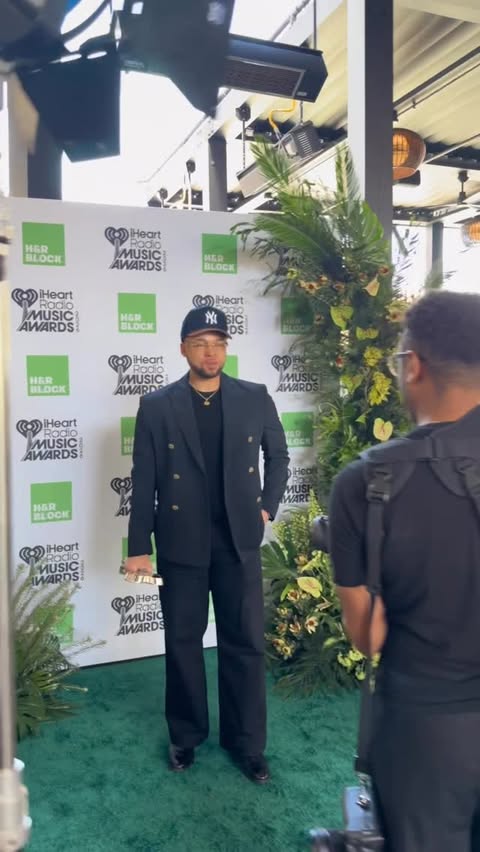 Instagram post by @johnjonne for iHeartRadio. Caption reads: [...] the best time w/ @hrblock fam at the....