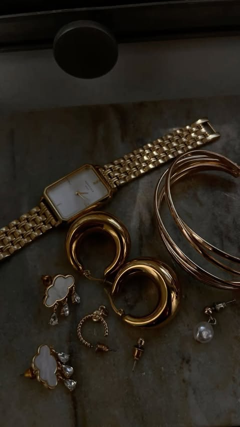 Instagram post by @sarah.naja for Linjer Jewelry. Caption reads: styling some new pieces of jewellery for the month....