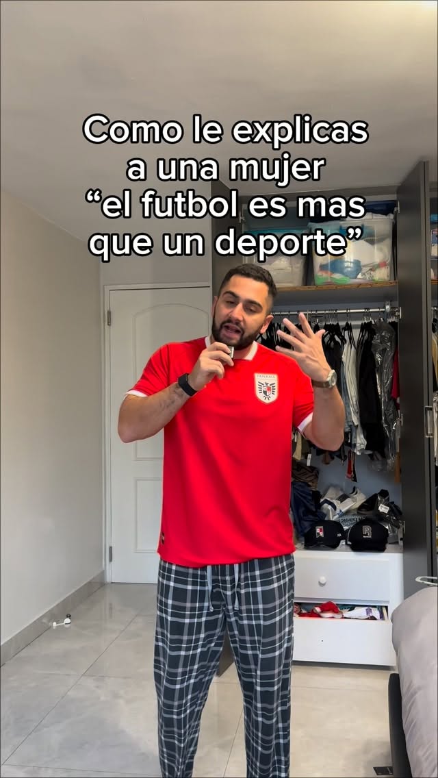 Instagram post by @albertolalo for Reebok. Caption reads: Te AMO panama🇵🇦❤️.