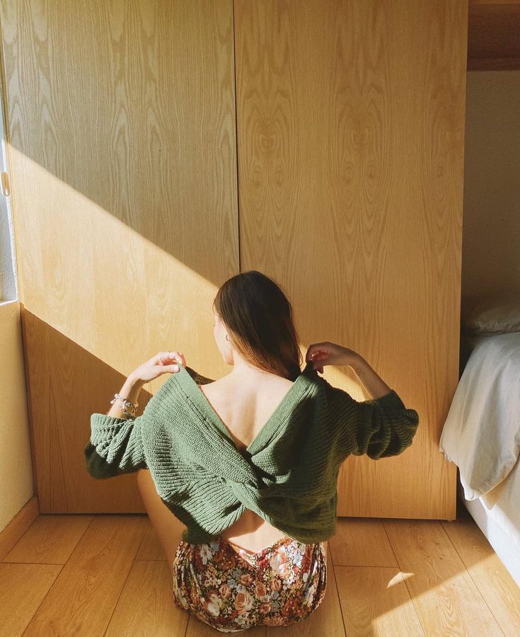 Instagram post by @instalesliee for Cklass. Caption reads: [...] La dormición 😴💤 . Full fit de....
