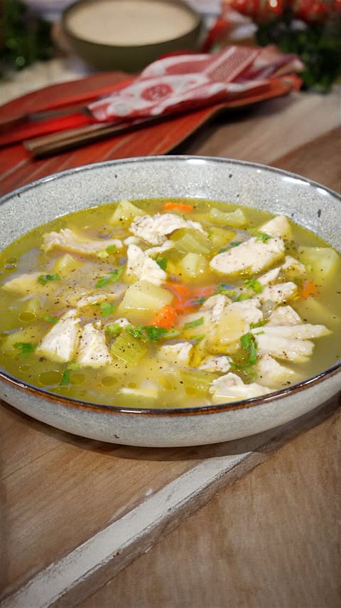 Instagram post by @dimitrismichailidis for Lidl Hellas. Caption reads: English 🇬🇧👇 Από το μανάβικο της @Lidl_hellas…....