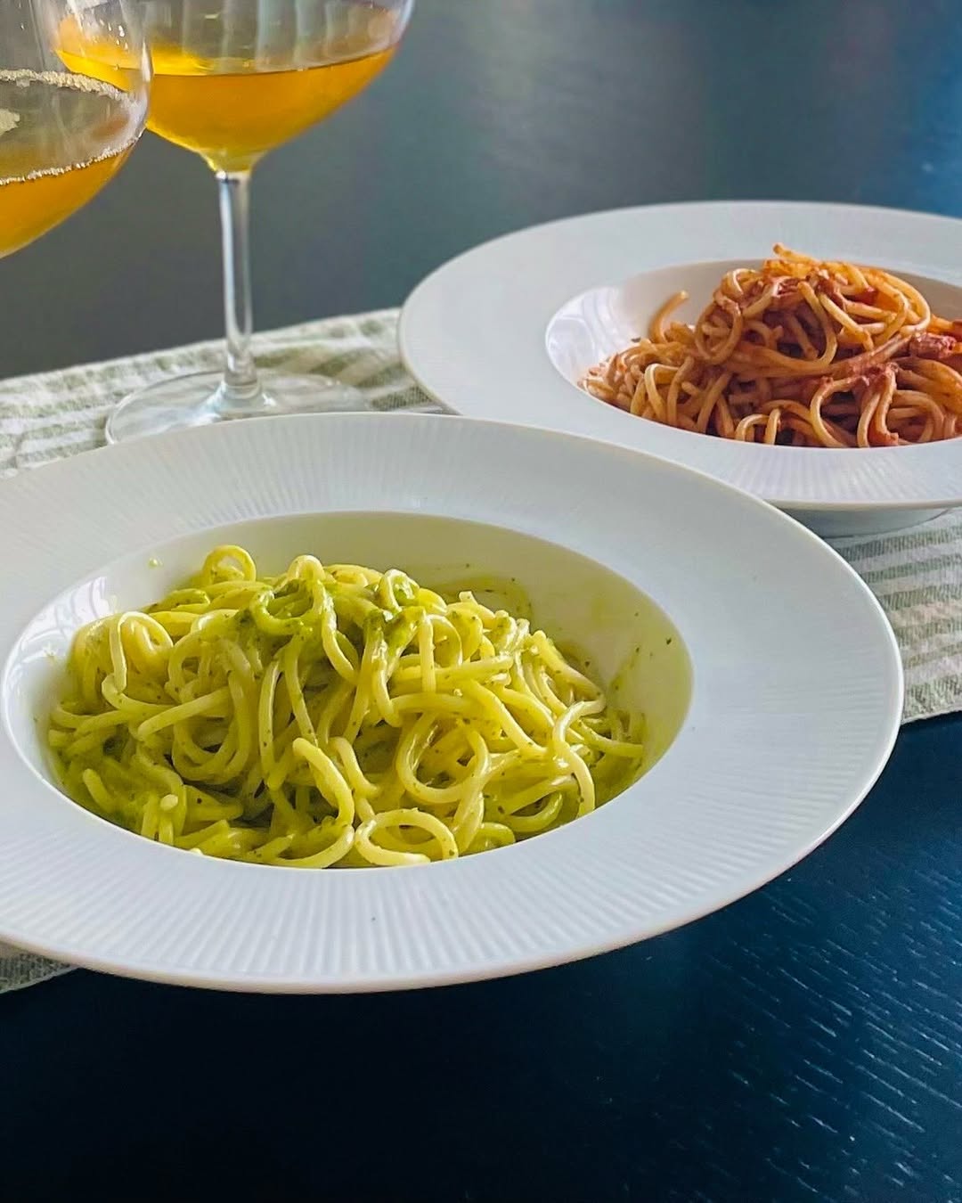 Instagram post by @jiaomei_shizuka for TastyTable. Caption reads: 静かな夜にそっと灯りをともすように、食卓に並んだのは TastyTable....