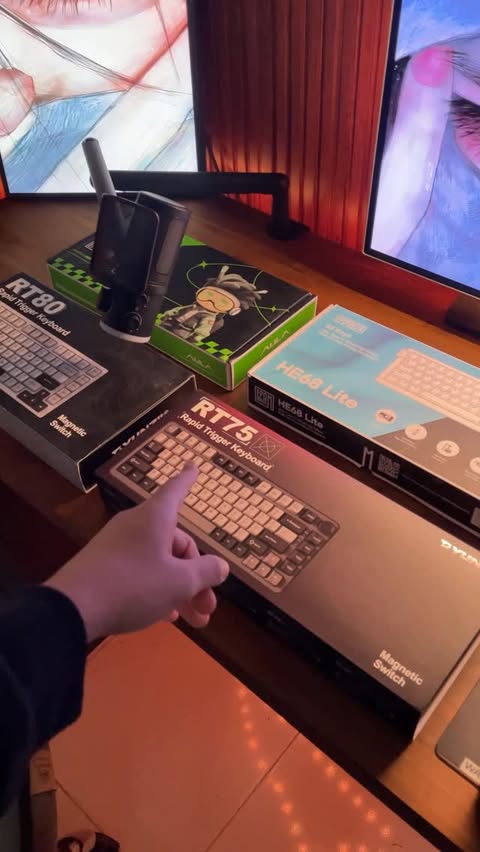 Instagram post by @epicamjad for Epomaker. Caption reads: That Mini TV insanee 📺 The Epomaker Rt82 keyboard....