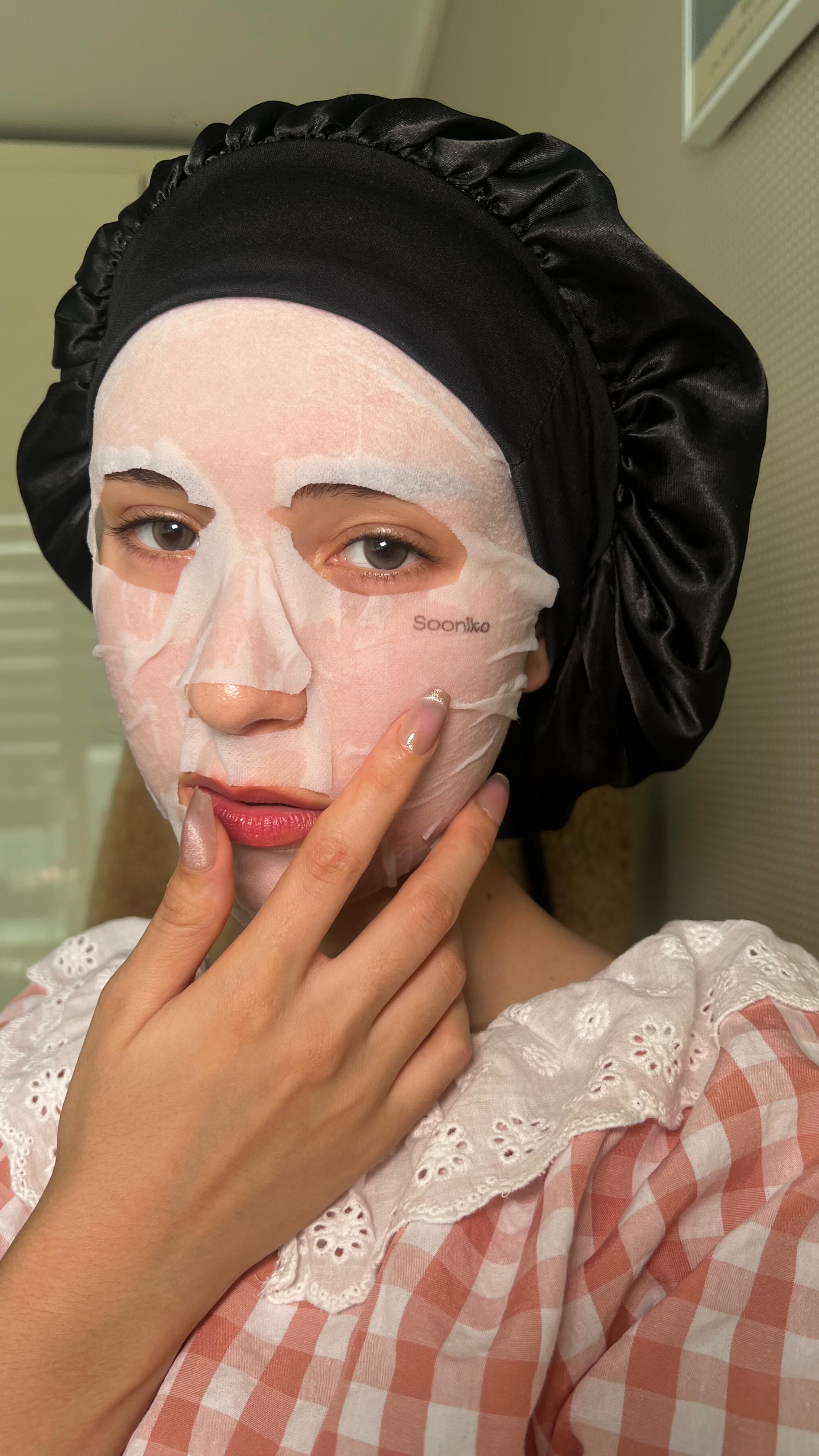 Instagram post by @hinddiary22 for DearDahlia. Caption reads: Grwm Chuseok Makeup💛 حبة المناسبات
😭 Happy....