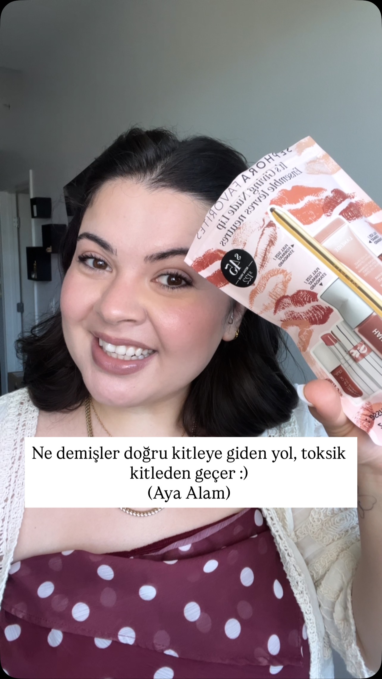 Instagram post by @ayseniorr for Haus Labs. Caption reads: Sizde değer mi ? Hangi rengi daha çok beğendiniz ....