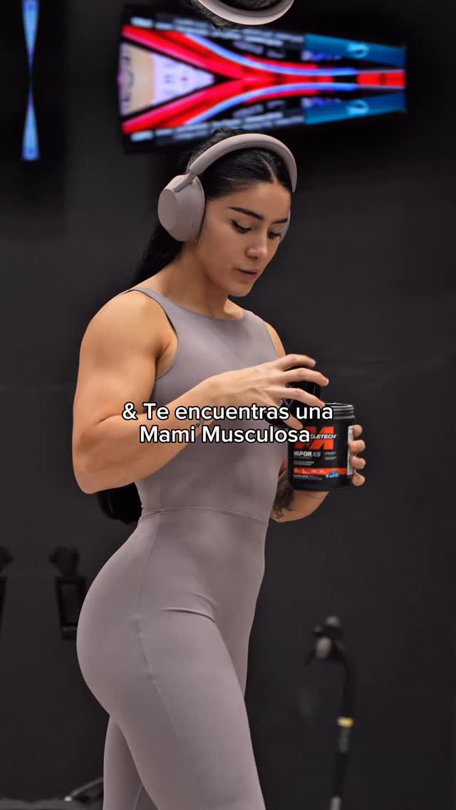 Instagram post by @fer_strongg for Muscletech. Caption reads: Tibuuuuu 🦈 esta Rutina de Glúteo y Piernita la....