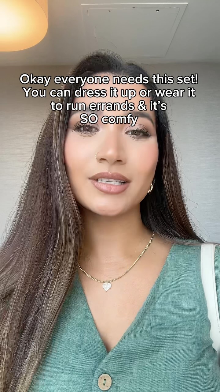 Instagram post by @medesoo0 for OUTFITBOOK. Caption reads: And it’s so lightweight 

Outfit: @sheinofficial....