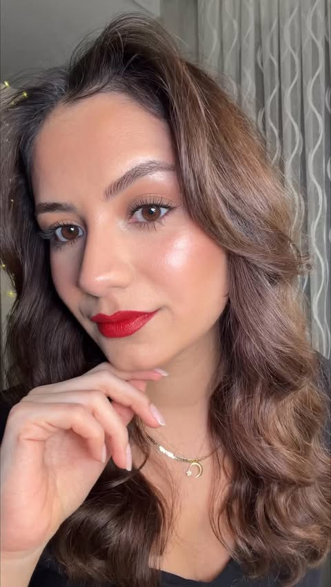 Instagram post by @merveeunserr for Avon Türkiye. Caption reads: 👇🏽👇🏽✨KULLANDIKLARIM✨👇🏽👇🏽....
