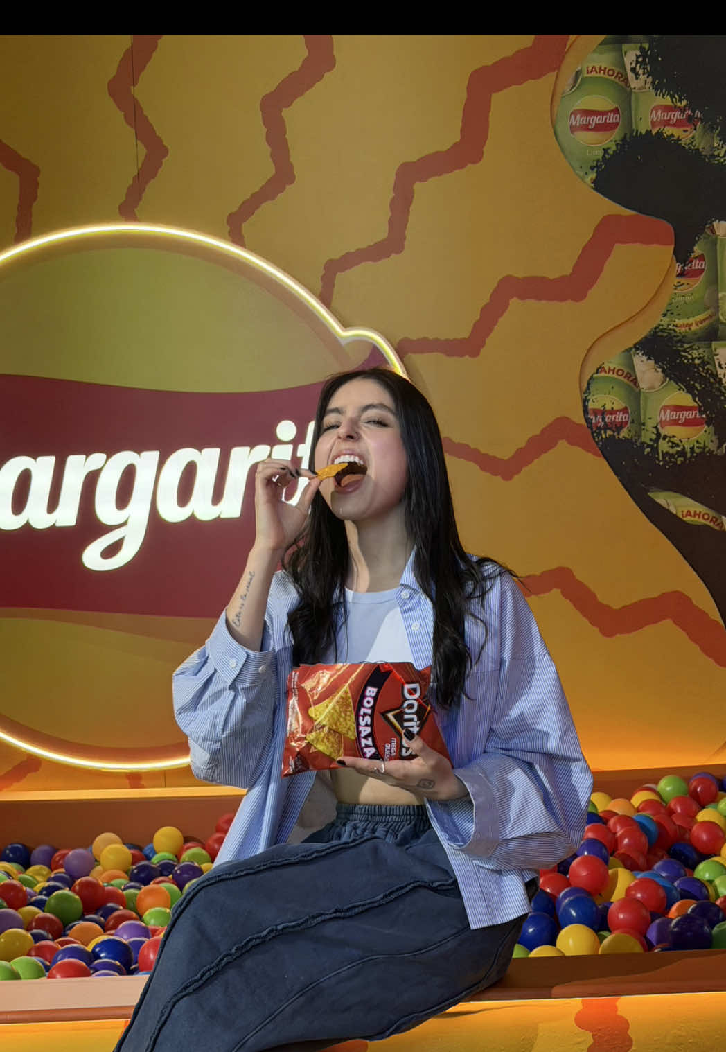 TikTok post by @yoalejasandoval for Cheetos. Caption reads: [...] @NatuChips Colombia @ManiMoto.Colombia ....