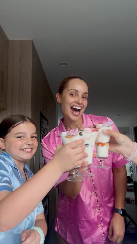 Instagram post by @jessicatyson08 for Elizabeth Arden. Caption reads: [...] Fragrance @elizabethardenanz Honey protein....