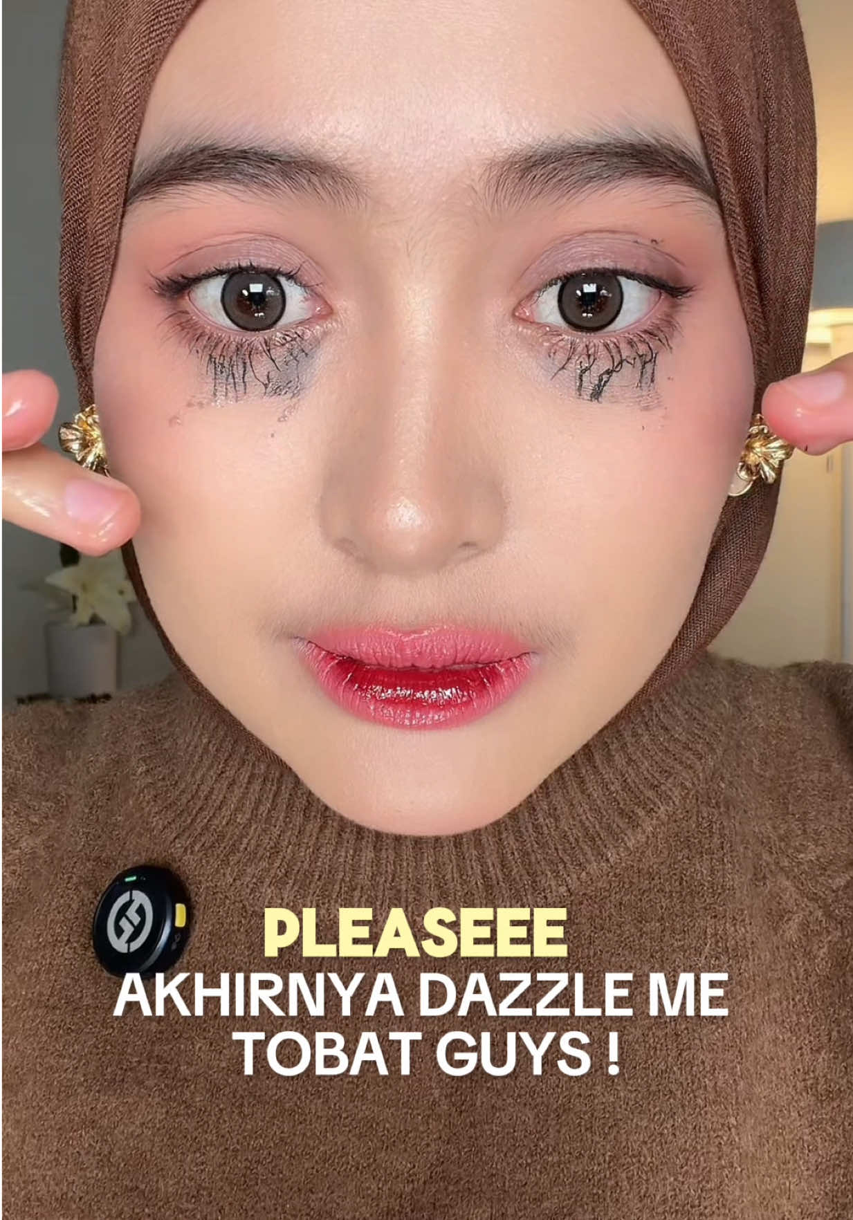 TikTok post by @dheaeaea for Dazzle Me Indonesia. Caption reads: [...] mascara bagus bangett inih!! @DAZZLE ME....