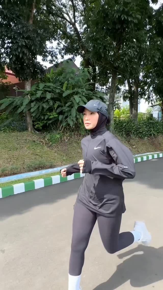 Instagram post by @wandhadwiutari for Lazada Indonesia. Caption reads: Tidak terburu-buru, karena yang indah adalah....