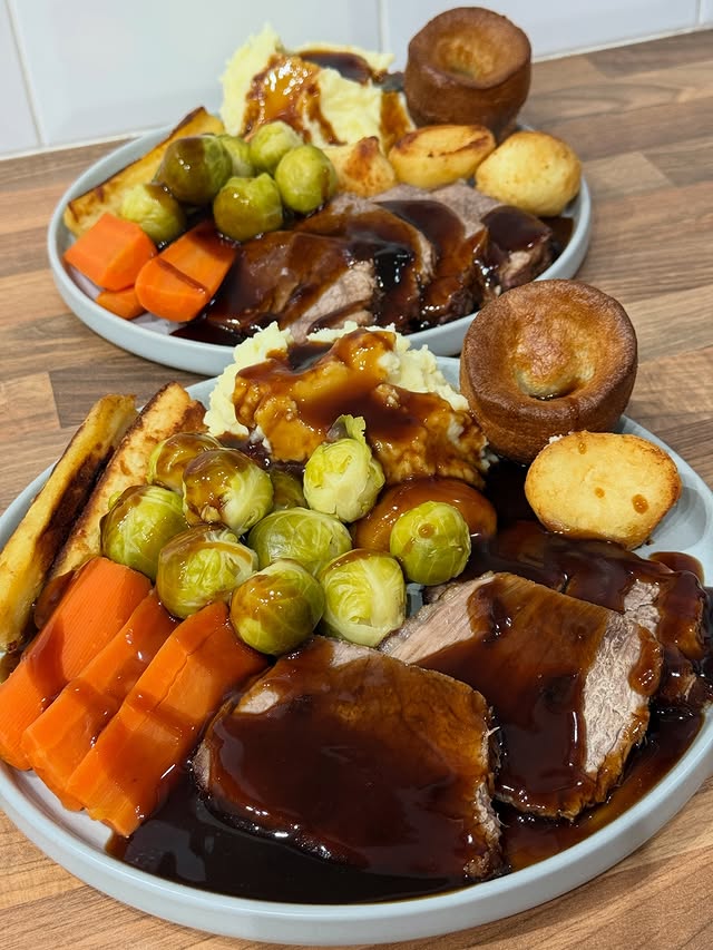 Instagram post by @mo_sw_diamond_target_member for Slimming World. Caption reads: [...] Syns for the full plateful ❤️ 💎....