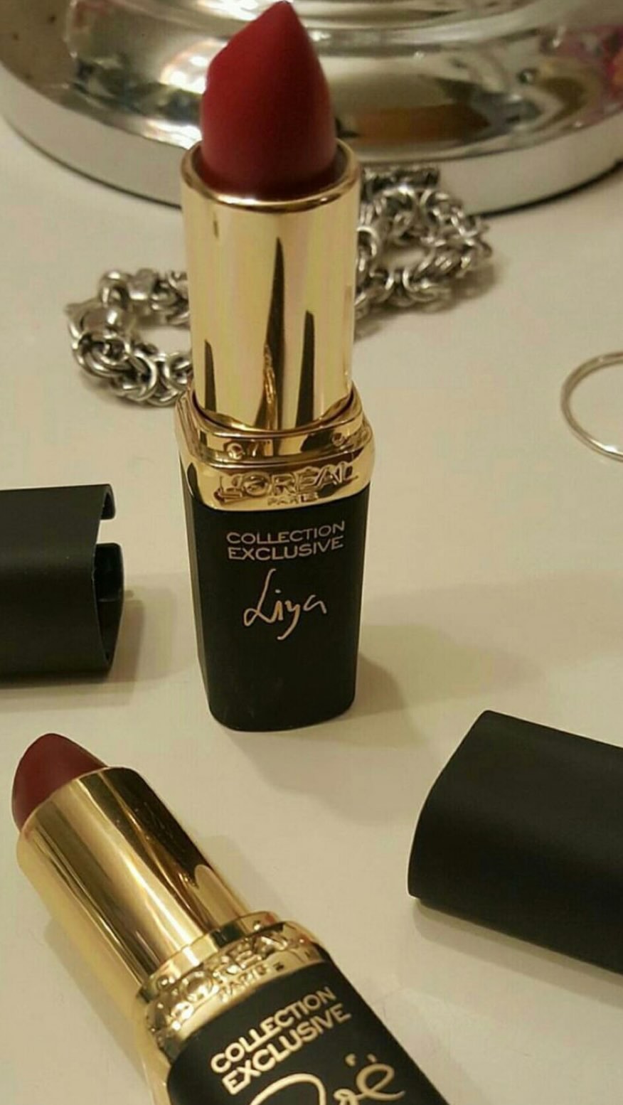 Instagram post by @ilanahcohzn for FRESH. Caption reads: Red lips can’t loose 💋💄

Protector :....