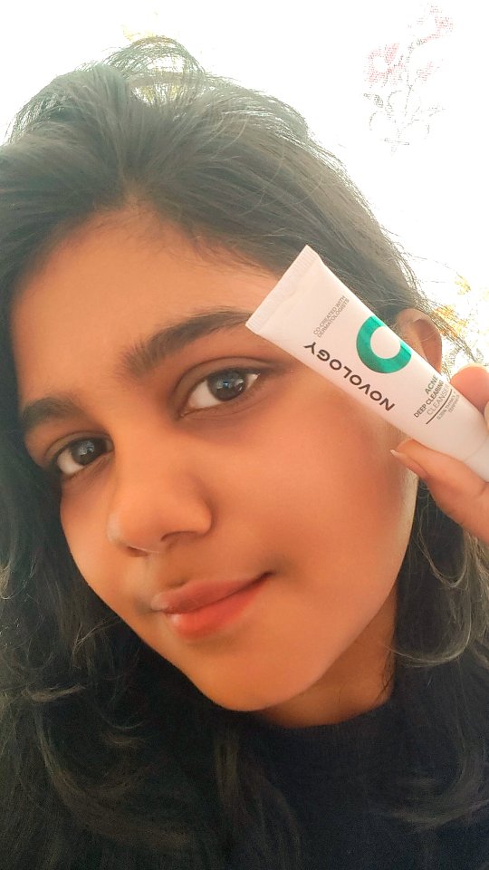 Instagram post by @sumu_jaanu for Smytten. Caption reads: "Foam it up ~ Wash it out ~ Glow it off” 🌸
The....