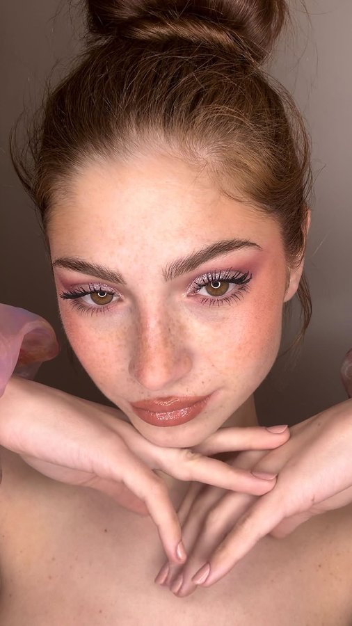 Instagram post by @nickypassarella for Astra Make-Up. Caption reads: vi lascio qui tutti i prodotti che ho usato....