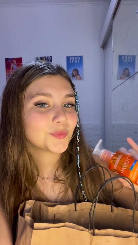 Instagram post by @maria.floresoficial for Riachuelo. Caption reads: Aproveitando a #blackfriday na @riachuelo e eu....