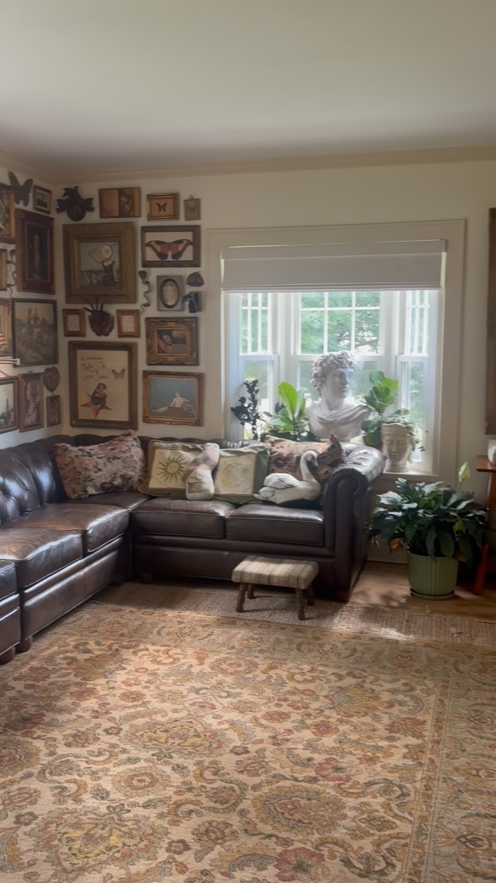 Instagram post by @annabellucci for Graywind. Caption reads: [...] blissful yet chaotic season of life.....