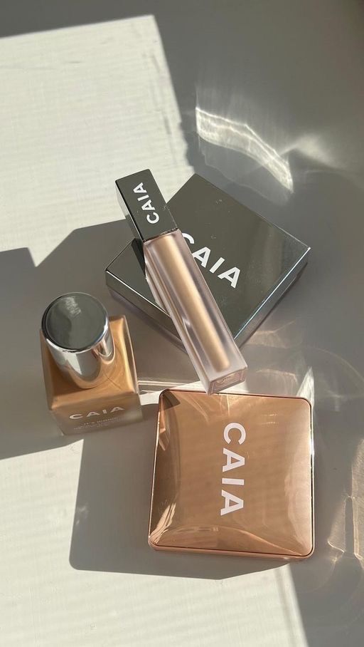 Instagram post by @miastevenson for CAIA COSMETICS. Caption reads: [...] to looking instantly more awake 🤫....
