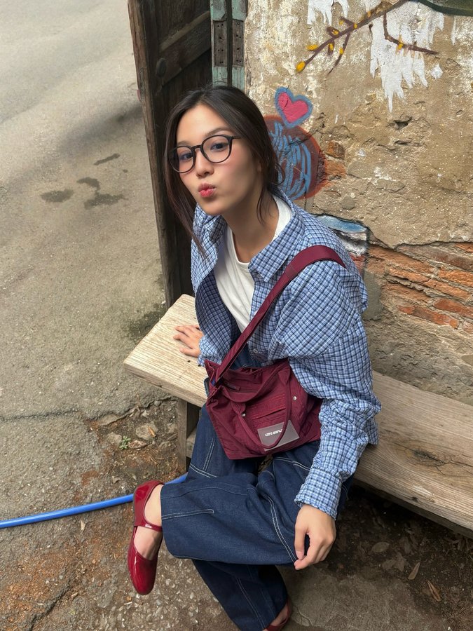 Instagram post by @beonnnie for Beyond The Vines. Caption reads: Always, @beyondthevinesthailand
Wearing their....