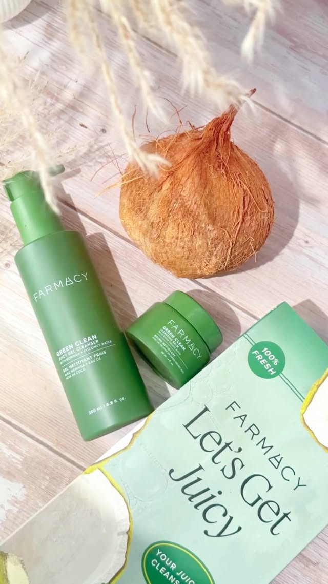Instagram post by @cat_____lady for Farmacy Beauty. Caption reads: #GiftedByFarmacyBeauty . ✿❯-𝔾𝕣𝕖𝕖𝕟 ℂ𝕝𝕖𝕒𝕟....