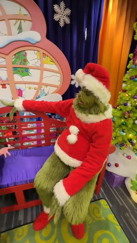 Instagram post by @themeparkreview for Undercover Tourist. Caption reads: [...] Universal Epic Universe, with Undercover....