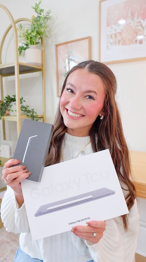 Instagram post by @juliakcrist for Boost Mobile. Caption reads: [...] to do! So today I’ve partnered with....