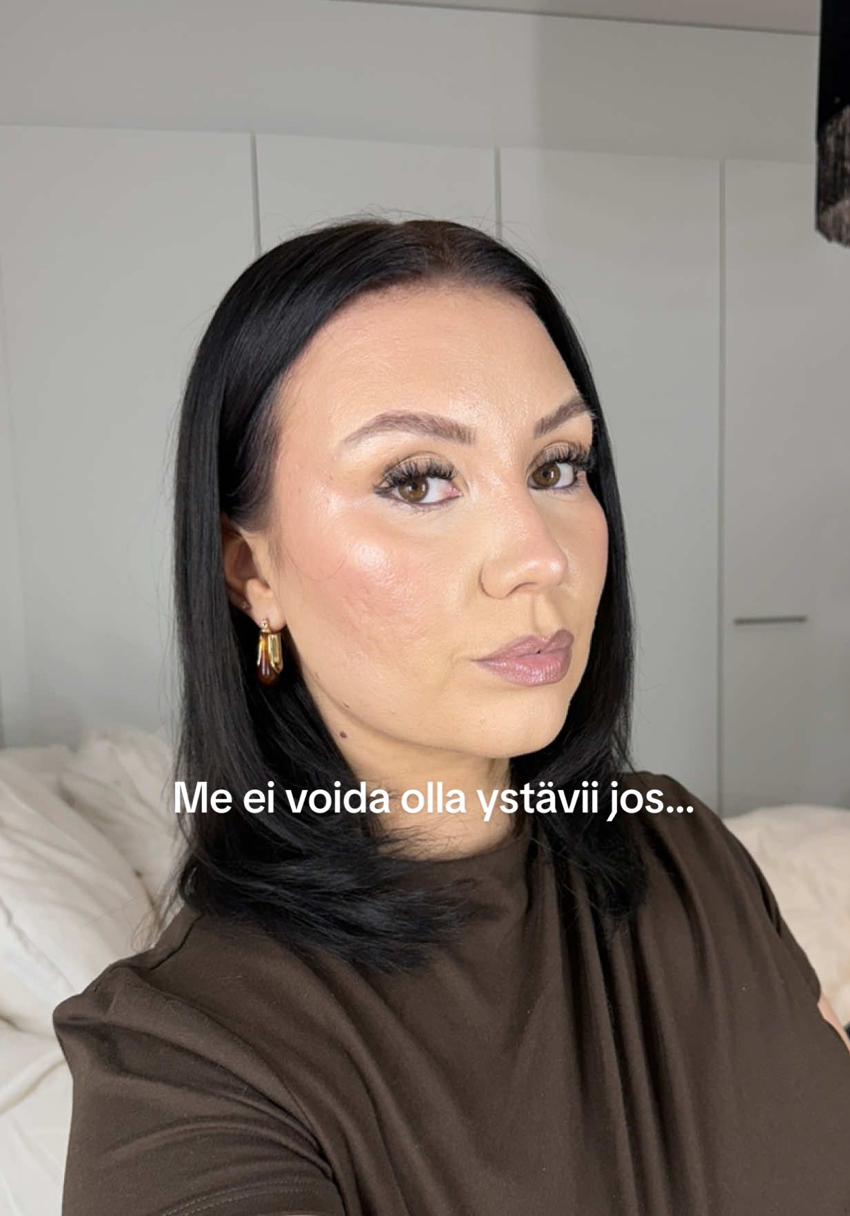 TikTok post by @itspinjasalmi for K18 Hair. Caption reads: [...] #kauneustiktok #meikki @M·A·C Cosmetics....