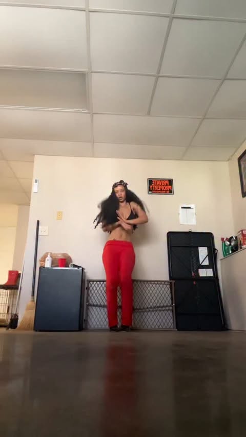 Instagram post by @playgiirlkay for MeUndies. Caption reads: DC ME 

#meundiespartner.