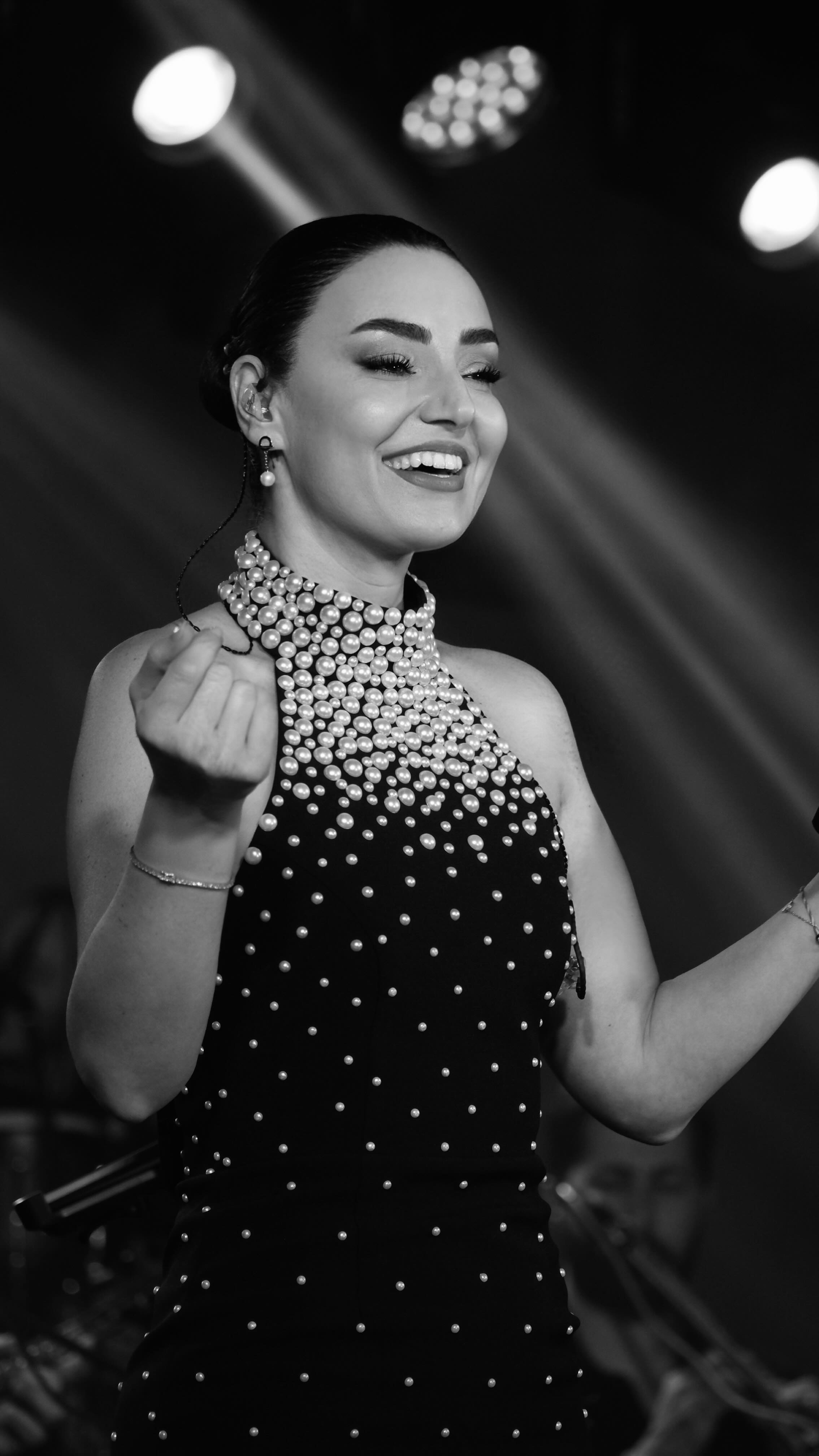 Instagram post by @sevcanorhan for Alfabeta. Caption reads: …sen kalem ol ben de kağıt
yaz beni....