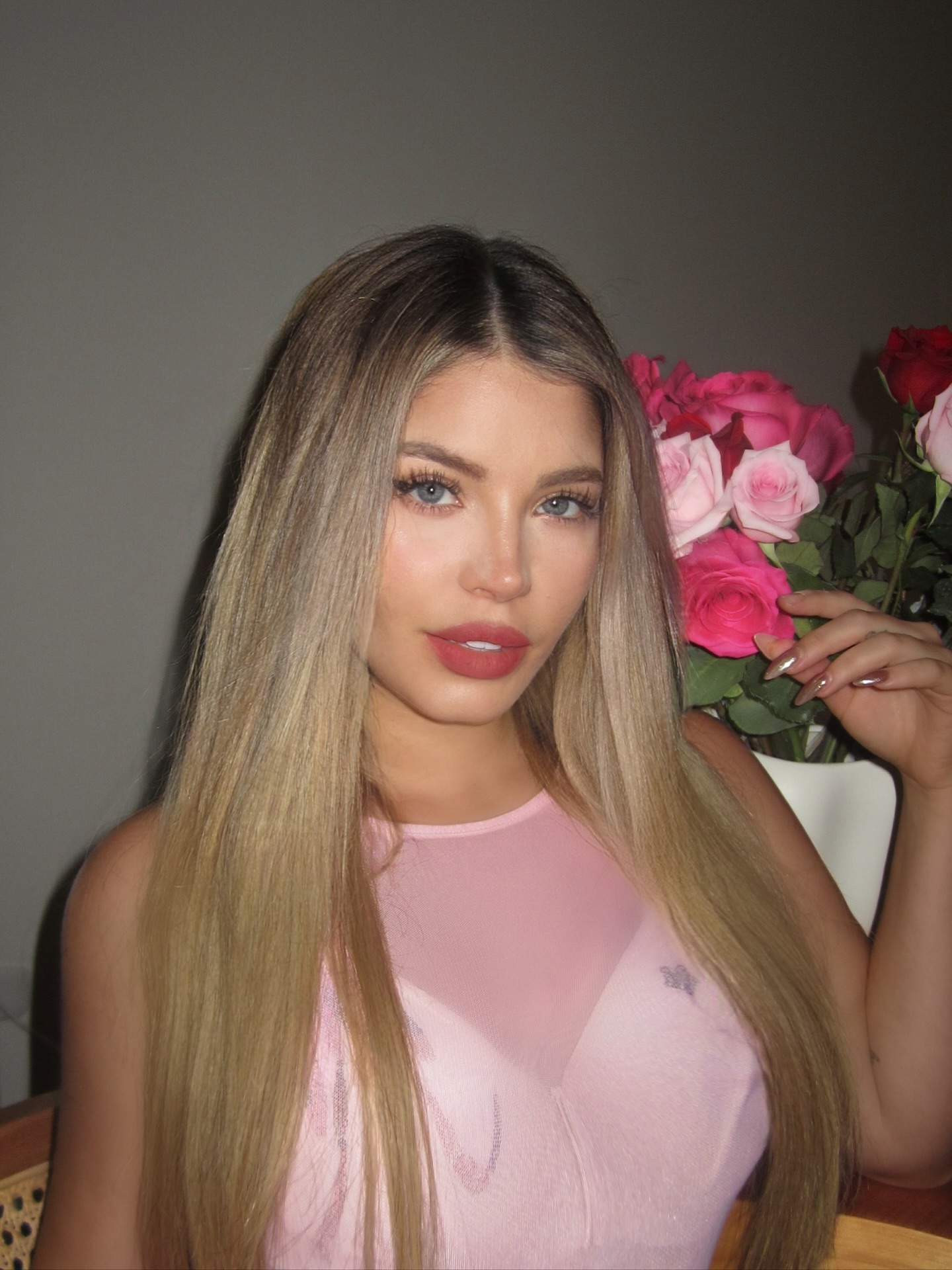 Instagram post by @flavialaosu for Cyzone. Caption reads: AMANDO demasiado los Mate Velvet Lips de....