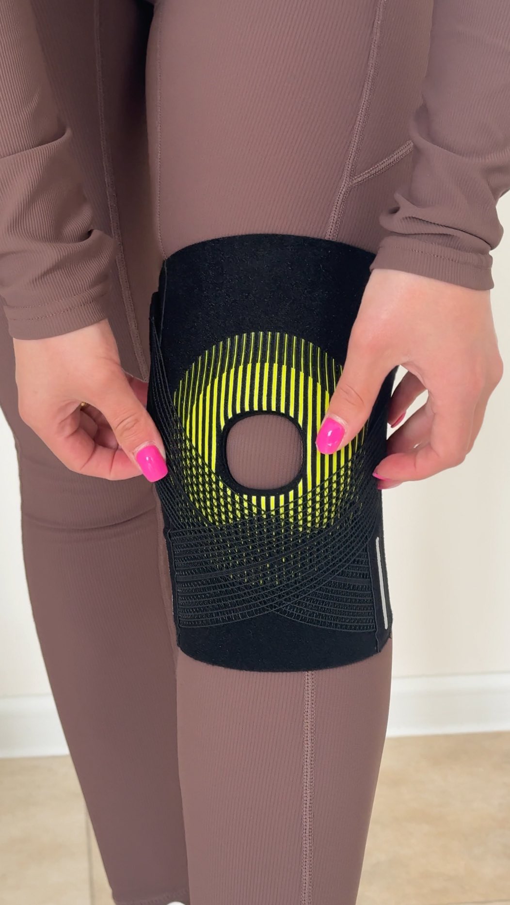 Instagram post by @mariam_giorgashvili for ShoeDazzle. Caption reads: [...] 💯👌✅
#aofit 

Shoes from @shoedazzle....