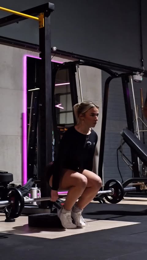 Instagram post by @maisieellenfitness for Esn. Caption reads: [...] hack squats🥴 
@gymshark code MAISIE10....
