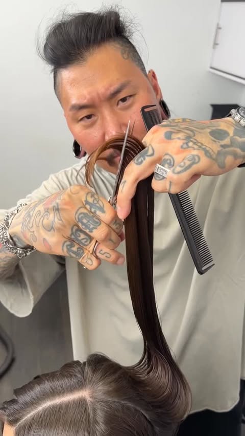 Instagram post by @philipwolffhair for DESIGNME Hair. Caption reads: ✨90’s Inspired✂️

Layers and a good face frame can....