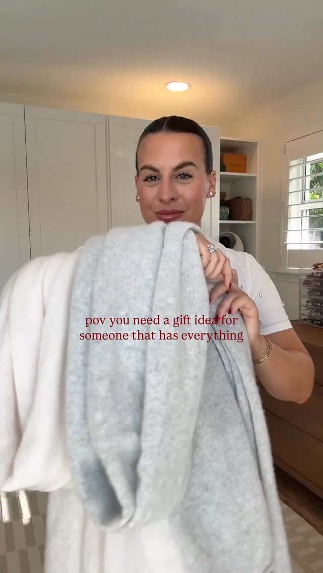 Instagram post by @hollandpaterno for J.Crew. Caption reads: Day 2 of 12 days of HollanDays !! 🎁 My Gift Guide....