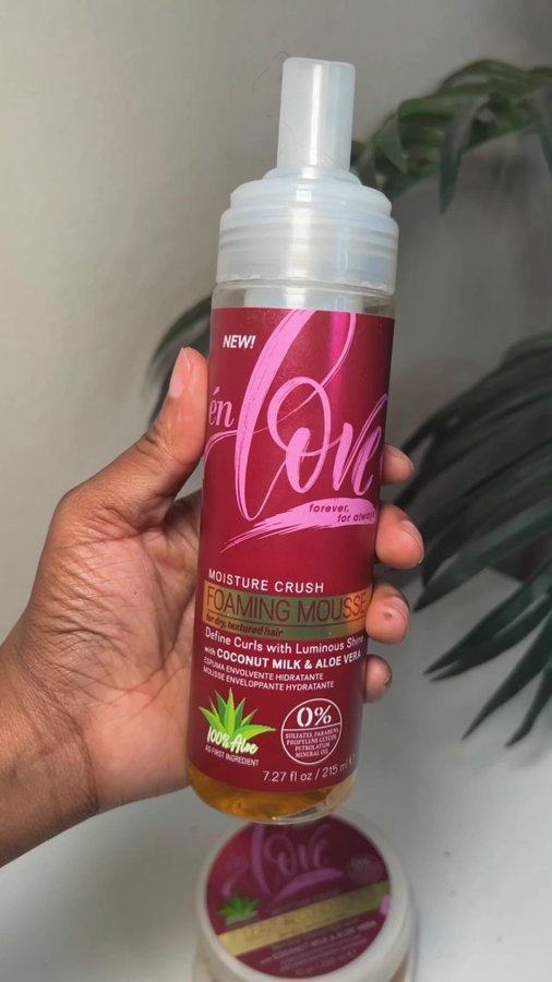 Instagram post by @jessridleyy for En Love Beauty. Caption reads: Aahhh!! @enlovebeauty hair products hit the....