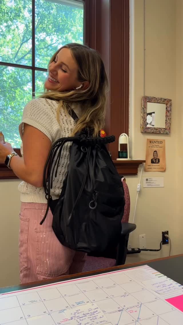 Instagram post by @thetrendysenorita for HOBO. Caption reads: Teacher life made easy with this @hobotheoriginal....