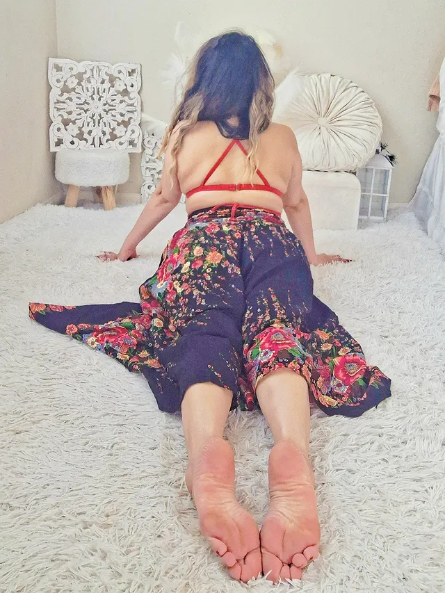 Instagram post by @deeongs for Boho Pants. Caption reads: [...]  Thank you to our generous sponsor....