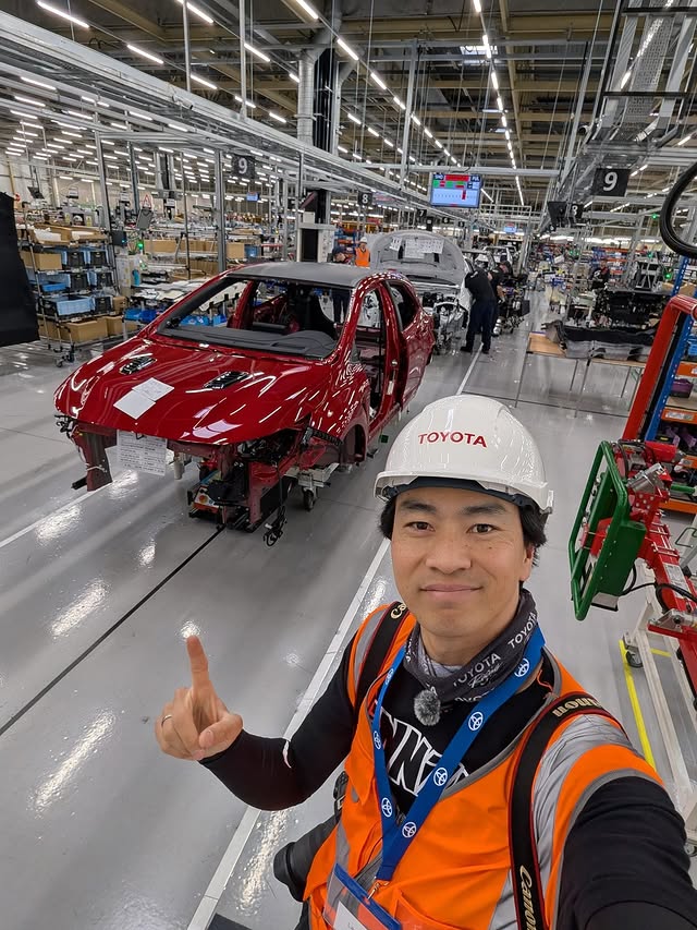 Instagram post by @larry_chen_foto for PENNZOIL. Caption reads: Today I watched my newest project car get built in....