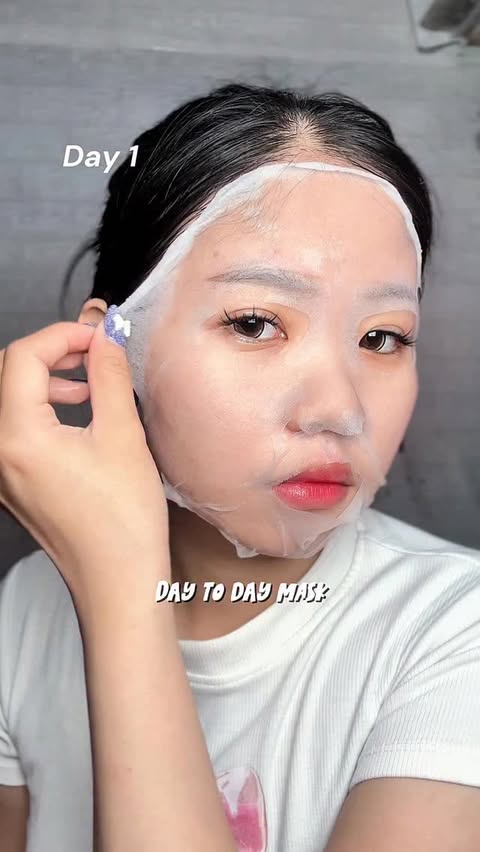 Instagram post by @supingg_02 for Skintific. Caption reads: Day to day mask🫶🏻✨ #skintific #sheetmaskmurah....