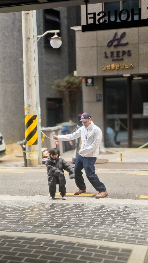 Instagram post by @gohingmelissa for Helly Hansen. Caption reads: Fighting the 1 degree weather in Korea in our....