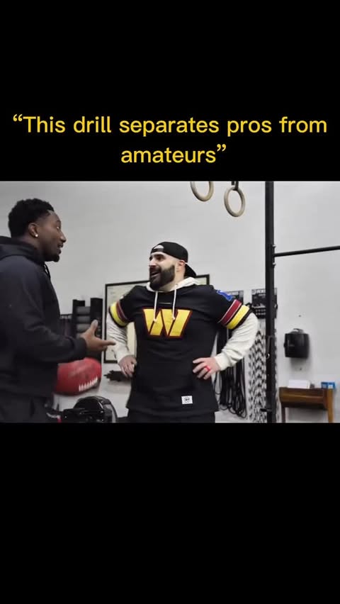 Instagram post by @gyankiduniyap0.1 for Verizon. Caption reads: [...] of NFL Race to the End Zone powered by....