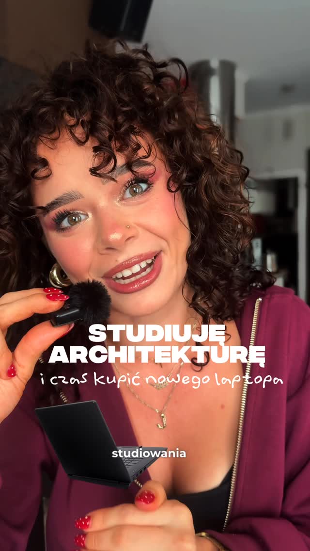 Instagram post by @curlybrownie for x-kom.pl. Caption reads: Nowy rok akademicki = nowy start i… nowy laptop....